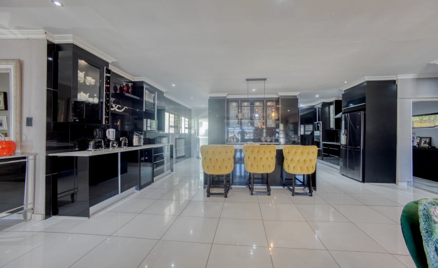 5 Bedroom Property for Sale in Gonubie Eastern Cape